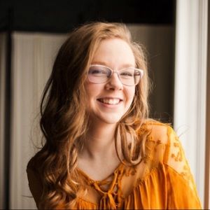 Meet your Posher, Adrienne